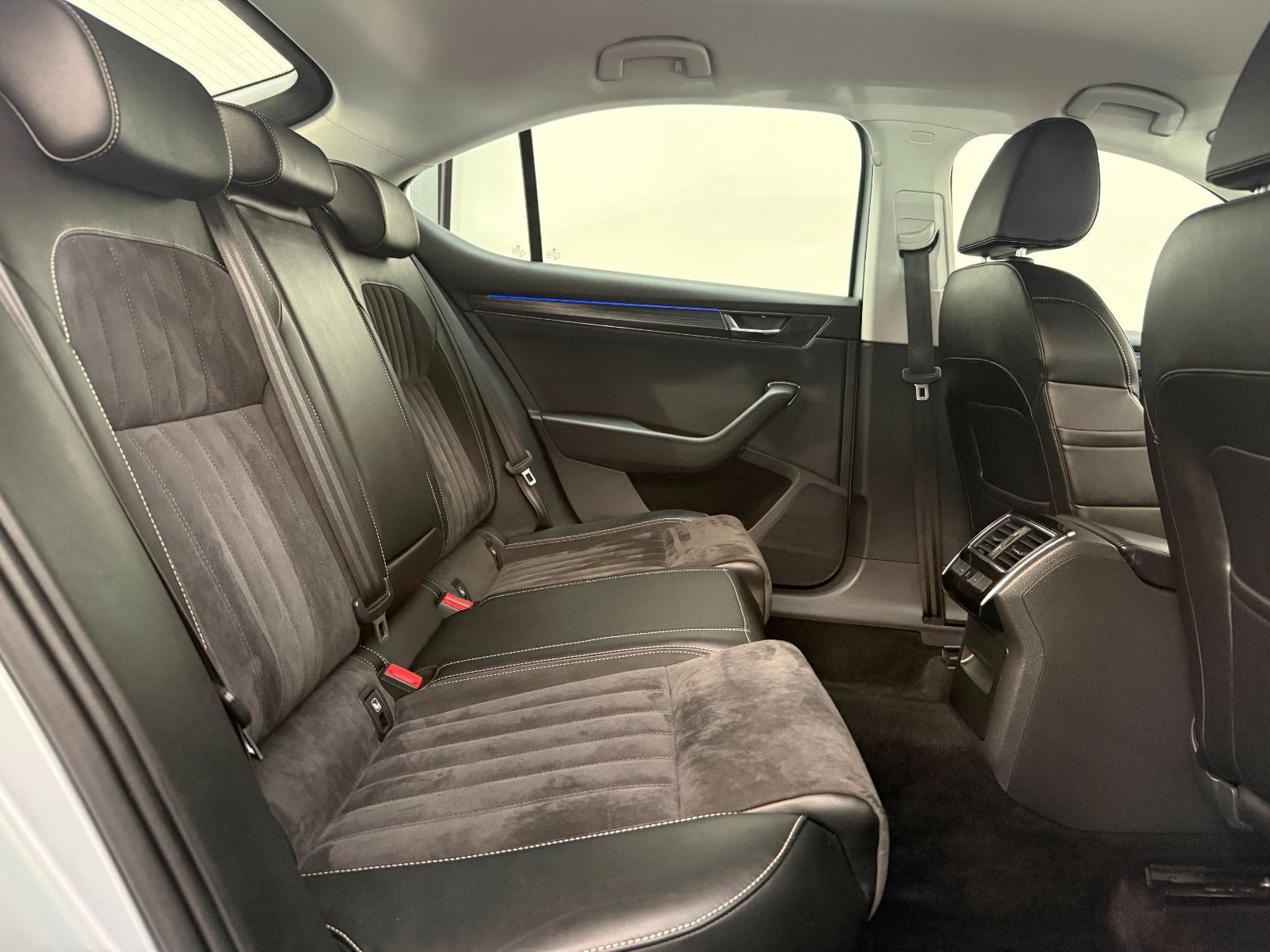 Sølv Skoda Superb fra 2020