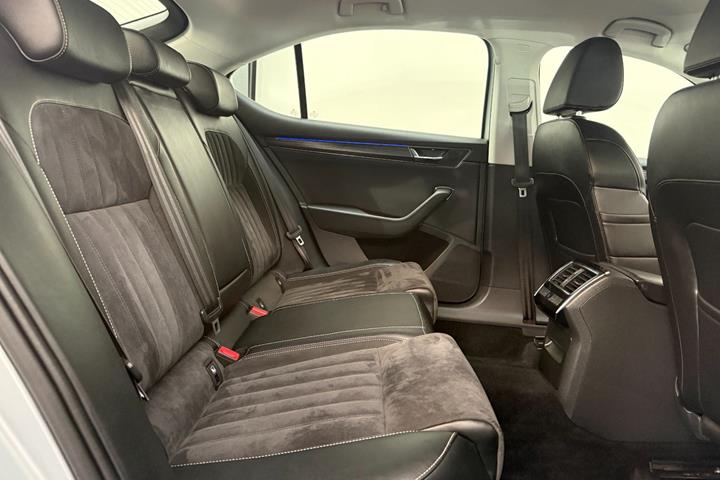 Sølv Skoda Superb fra 2020