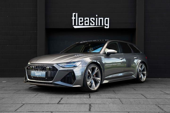 Grå Audi RS6 fra 2021