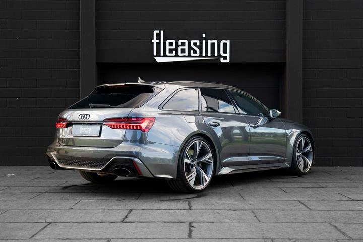 Grå Audi RS6 fra 2021