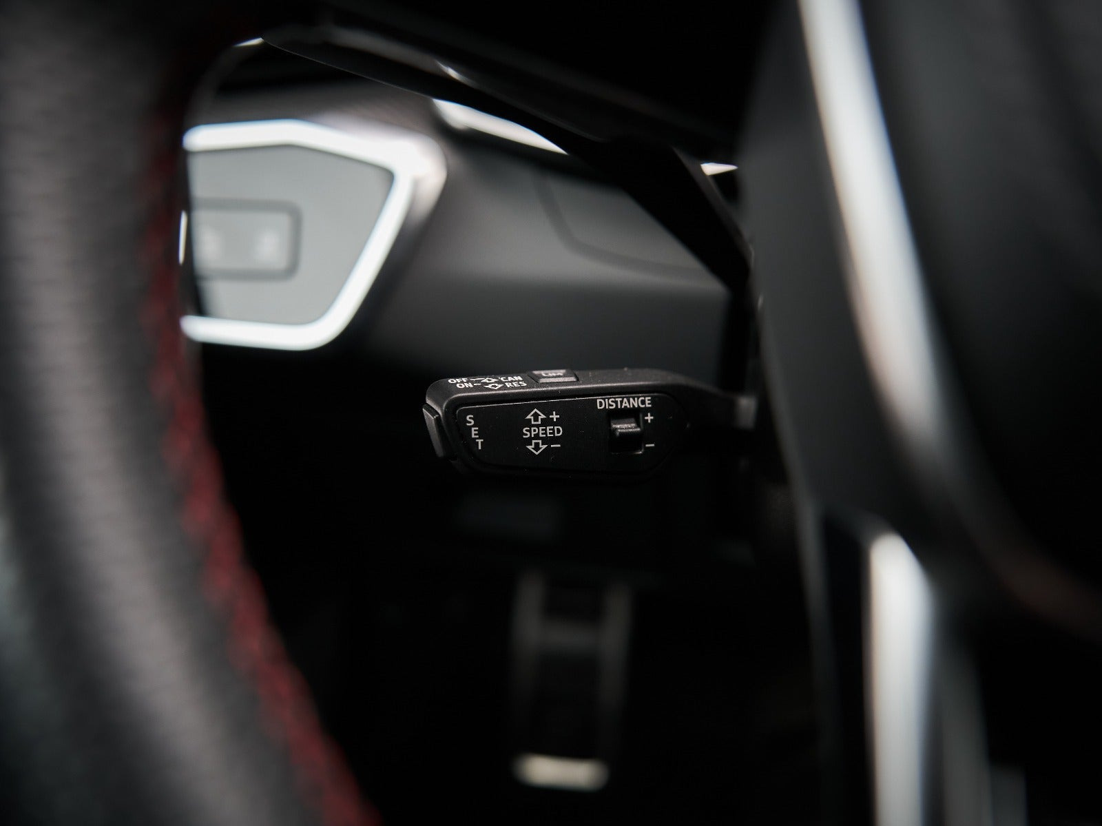 Grå Audi RS6 fra 2021