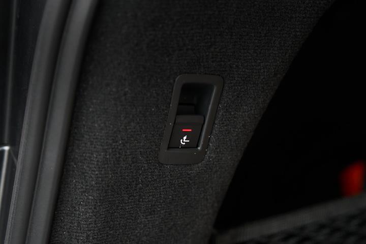 Grå Audi RS6 fra 2021