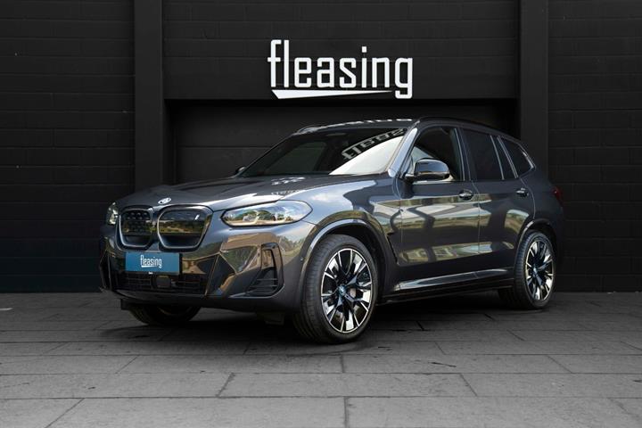 Grå BMW iX3 fra 2022