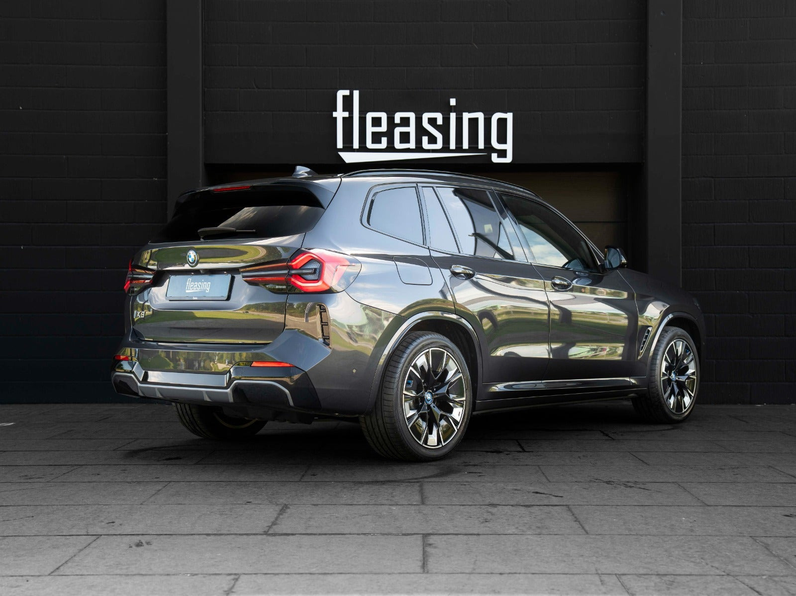 Grå BMW iX3 fra 2022