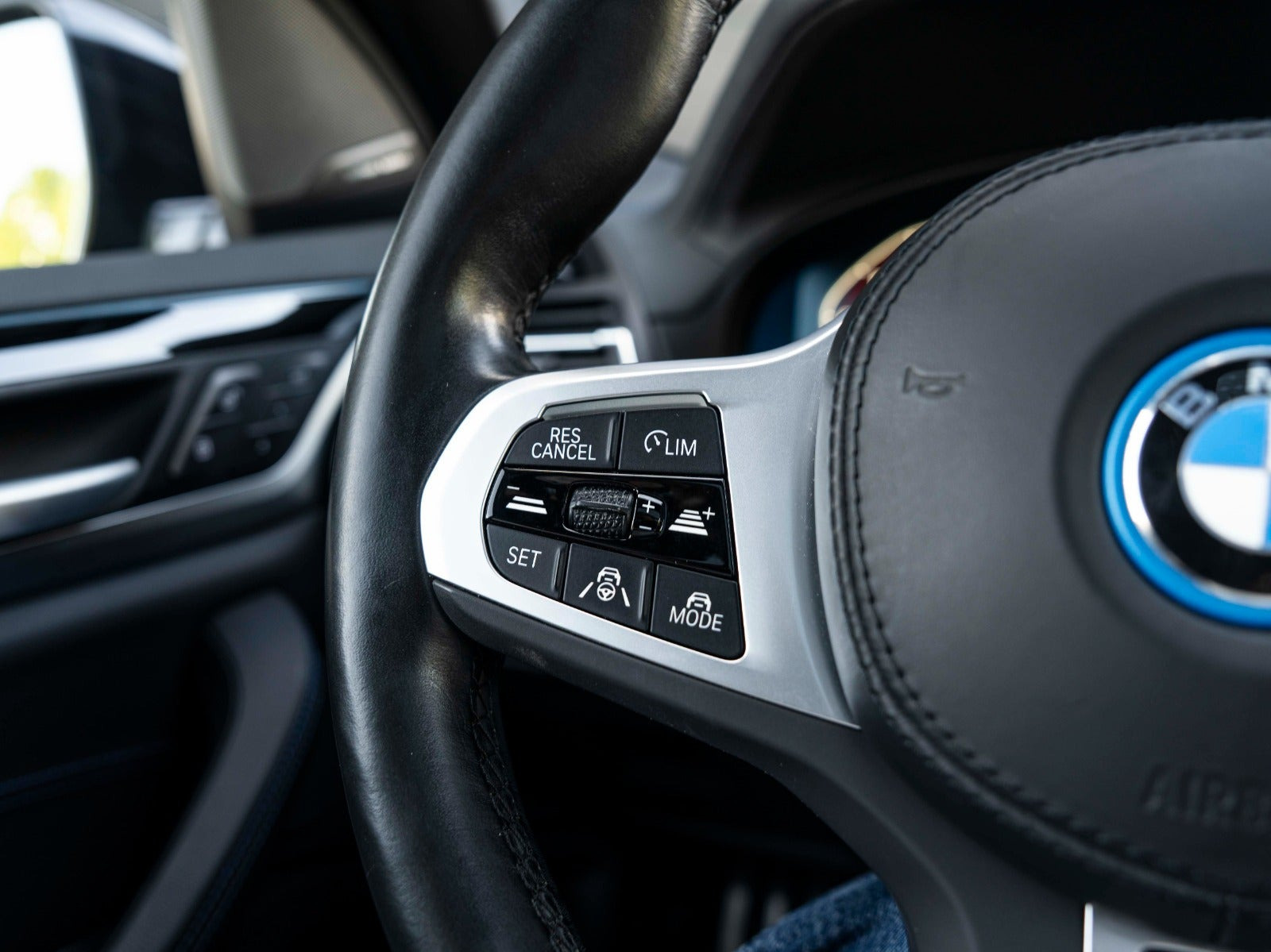 Grå BMW iX3 fra 2022
