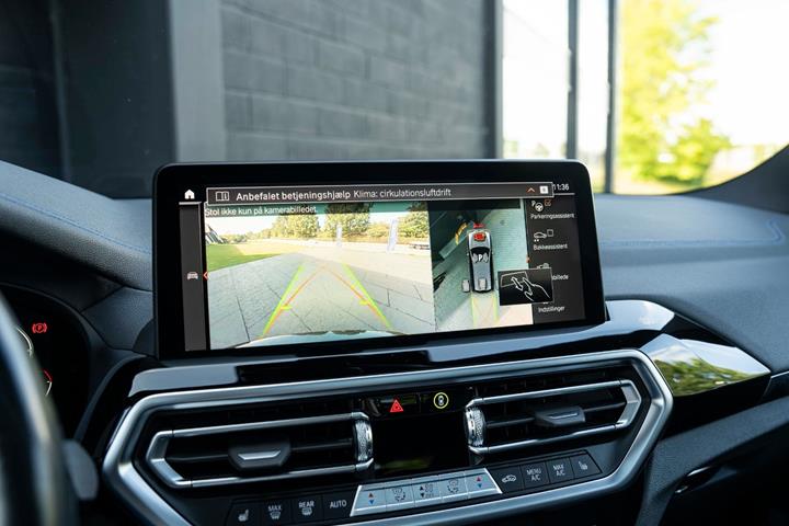 Grå BMW iX3 fra 2022