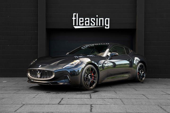 Sort Maserati Granturismo fra 2025