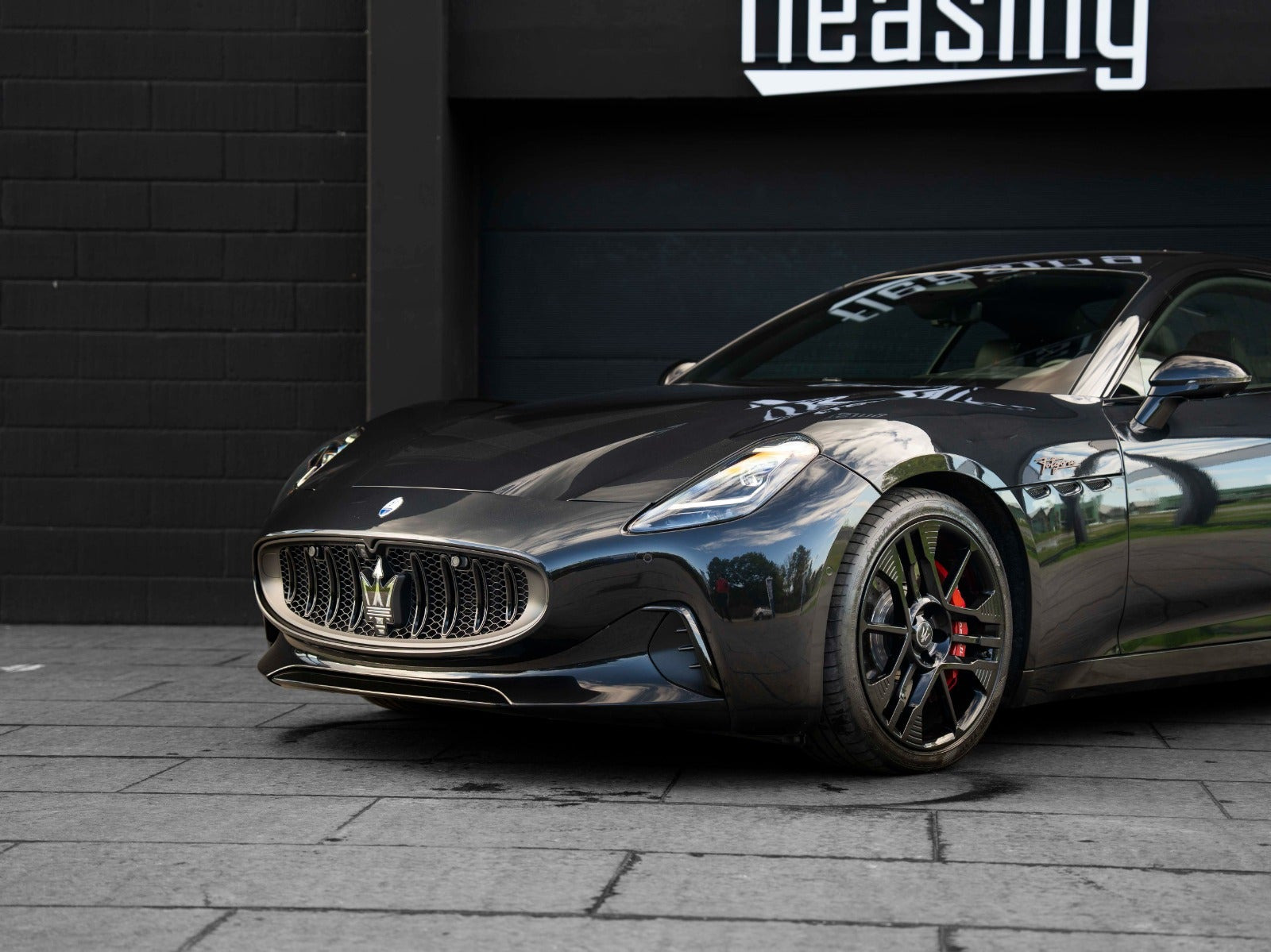 Sort Maserati Granturismo fra 2025