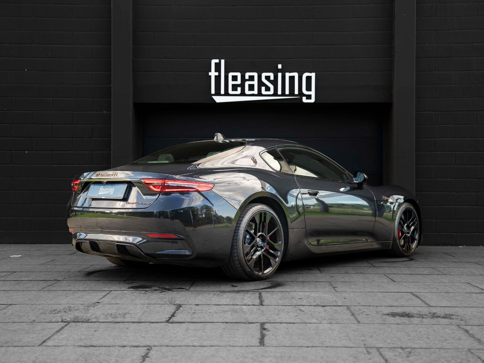 Sort Maserati Granturismo fra 2025