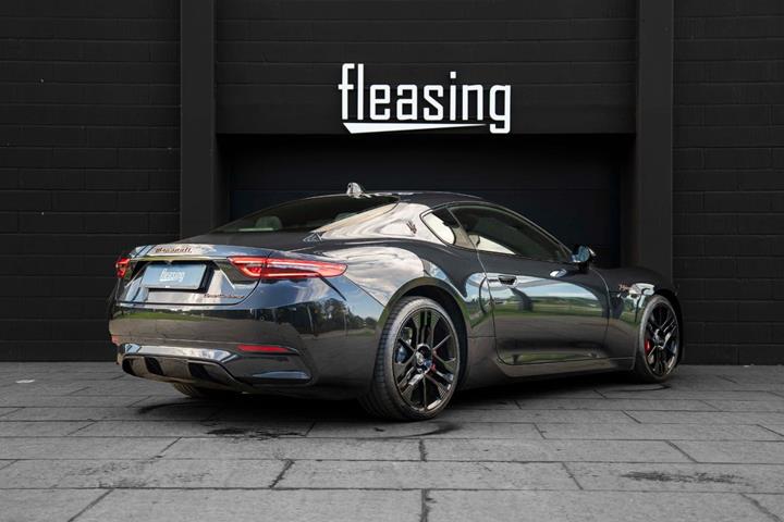 Sort Maserati Granturismo fra 2025