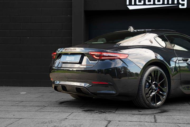 Sort Maserati Granturismo fra 2025