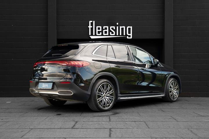 Sort Mercedes EQE500 SUV fra 2024