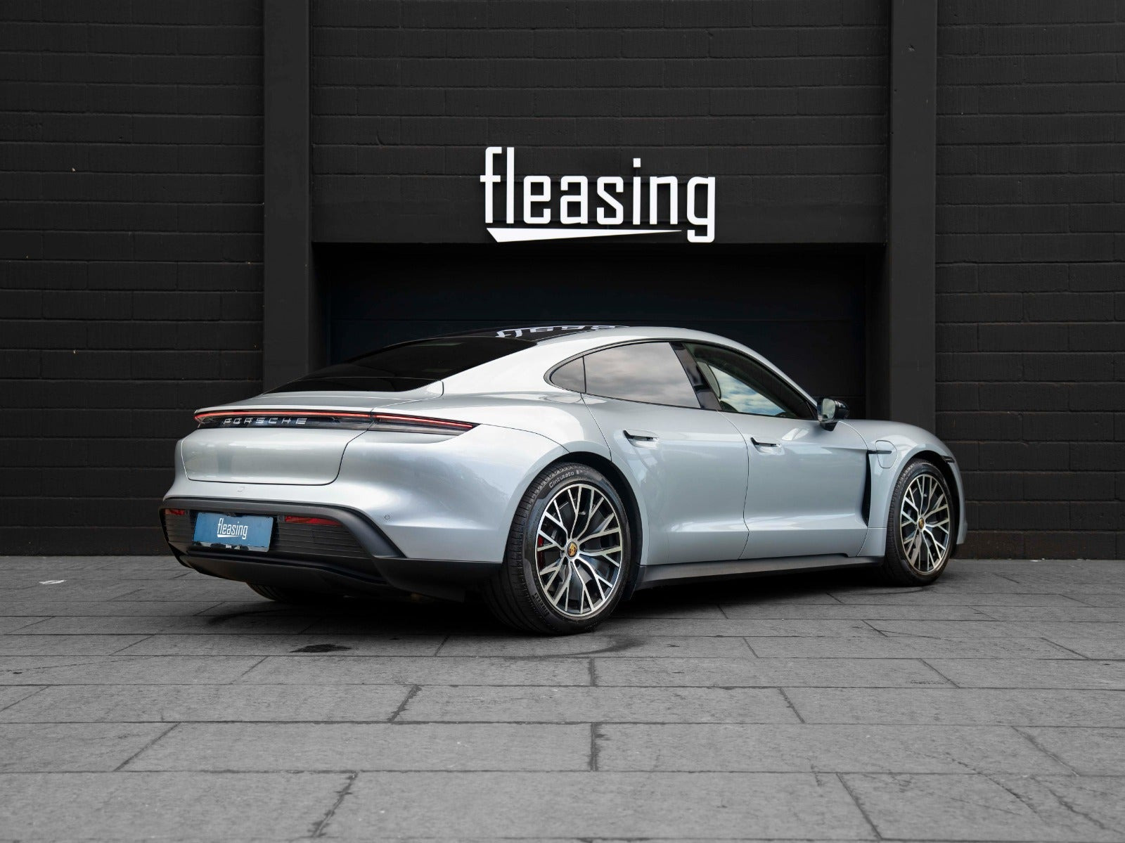Sølv Porsche Taycan 4S fra 2020