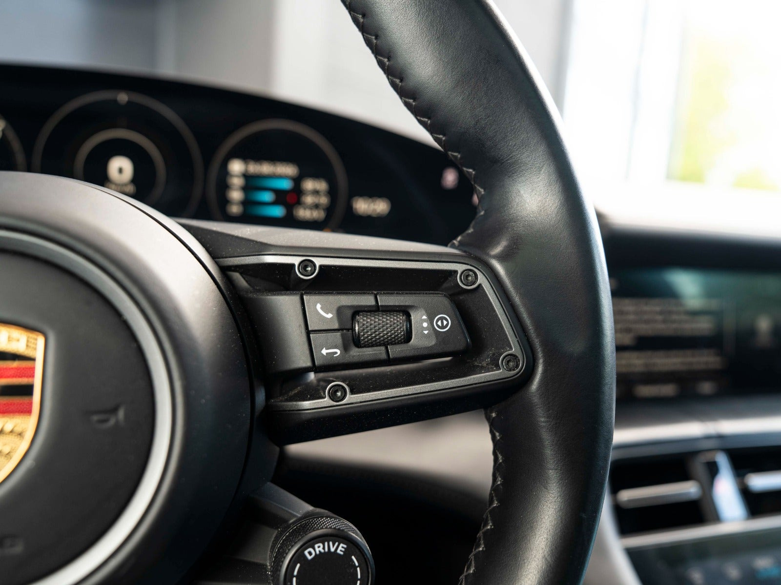 Sølv Porsche Taycan 4S fra 2020