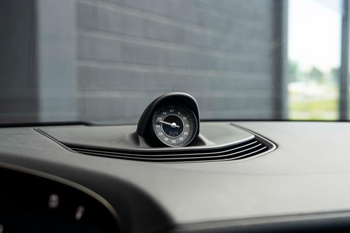 Sølv Porsche Taycan 4S fra 2020