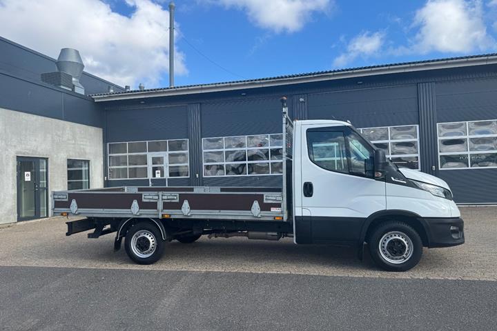 Hvid Iveco Daily fra 2020