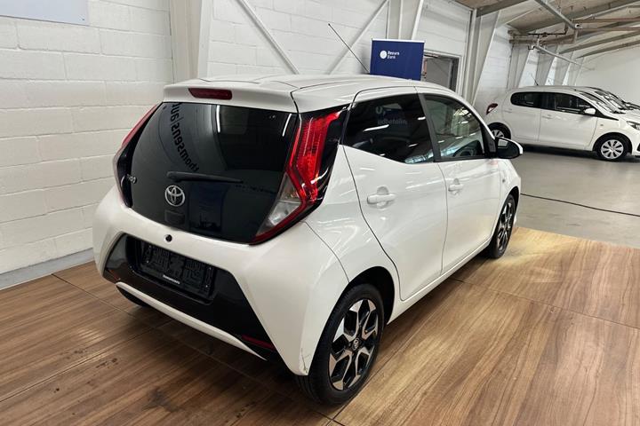 Hvid Toyota Aygo fra 2020