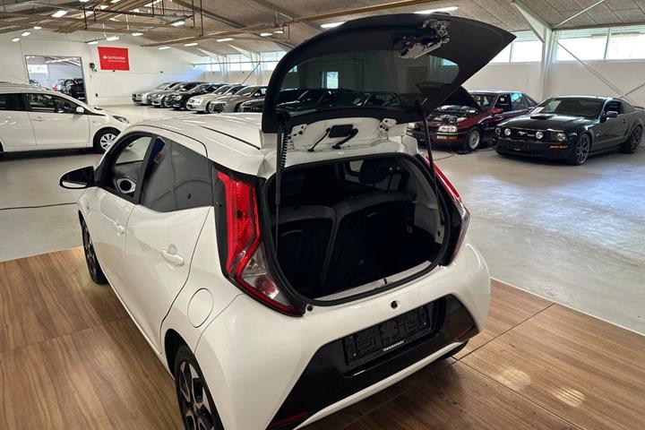 Hvid Toyota Aygo fra 2020