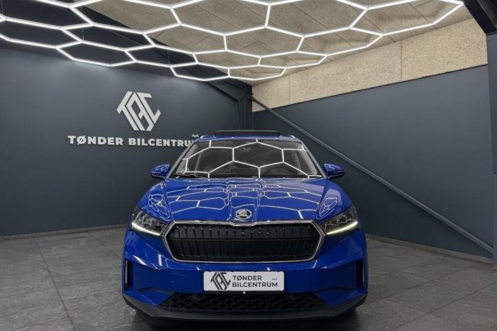 Blå Skoda Enyaq fra 2023