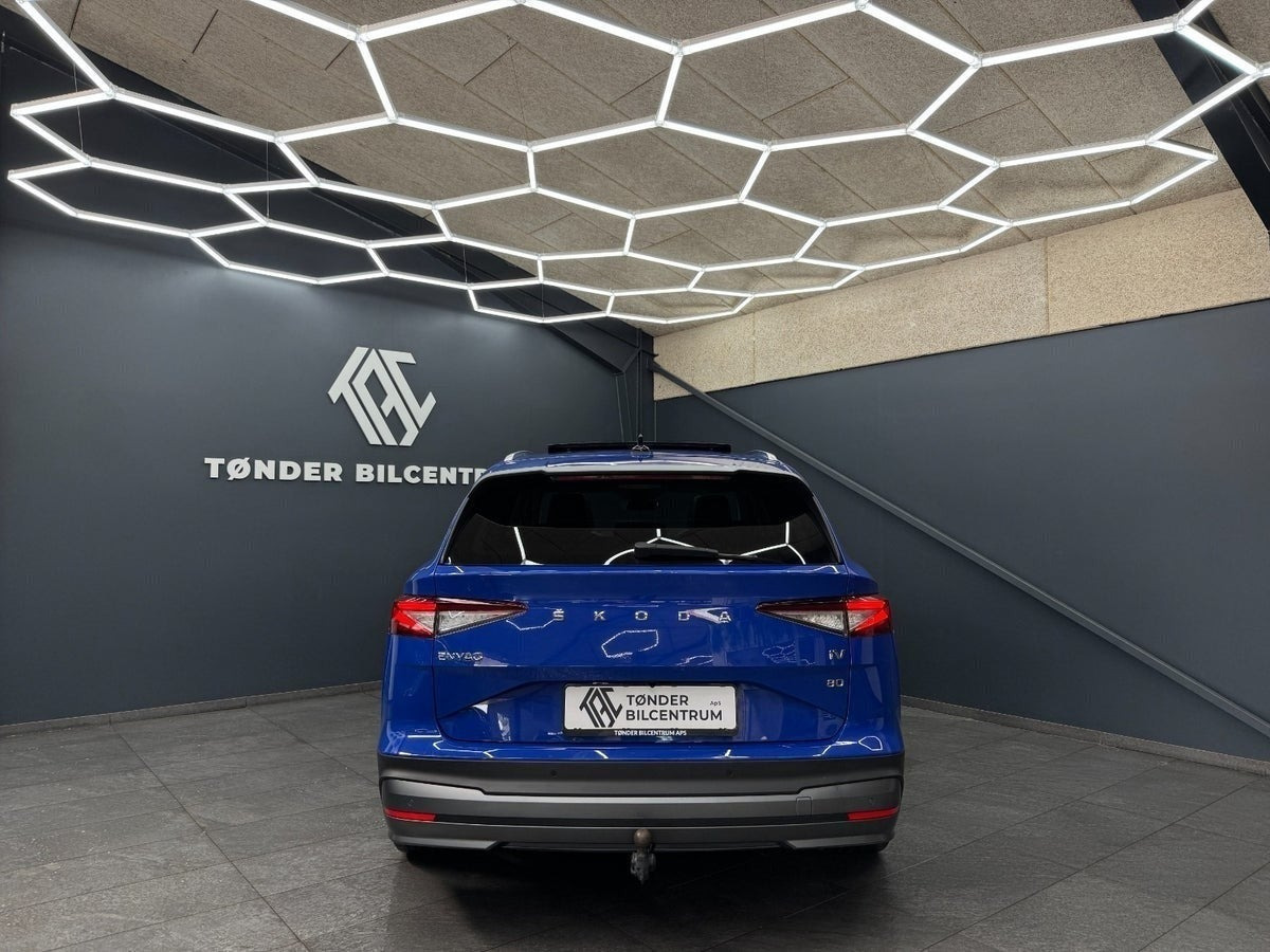 Blå Skoda Enyaq fra 2023