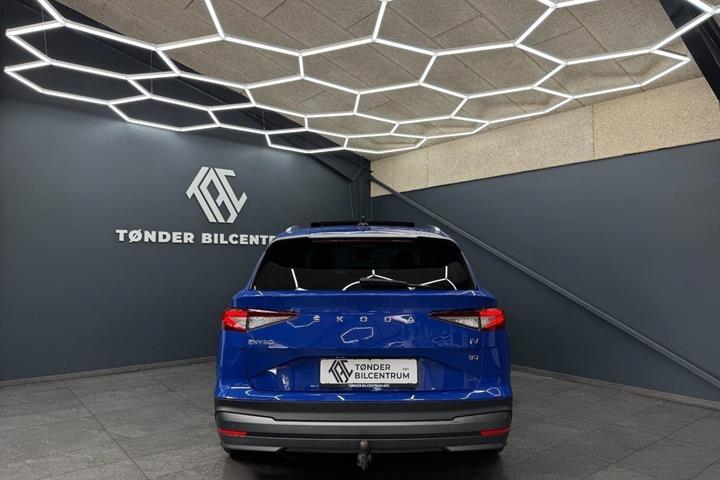 Blå Skoda Enyaq fra 2023