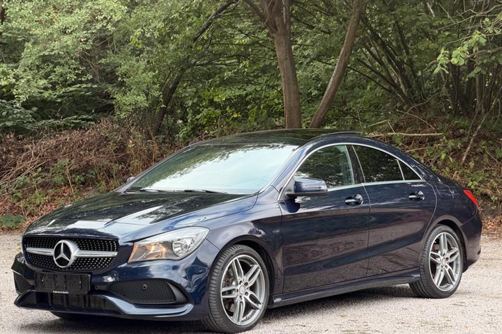 Blå Mercedes CLA220 d fra 2017 set udefra