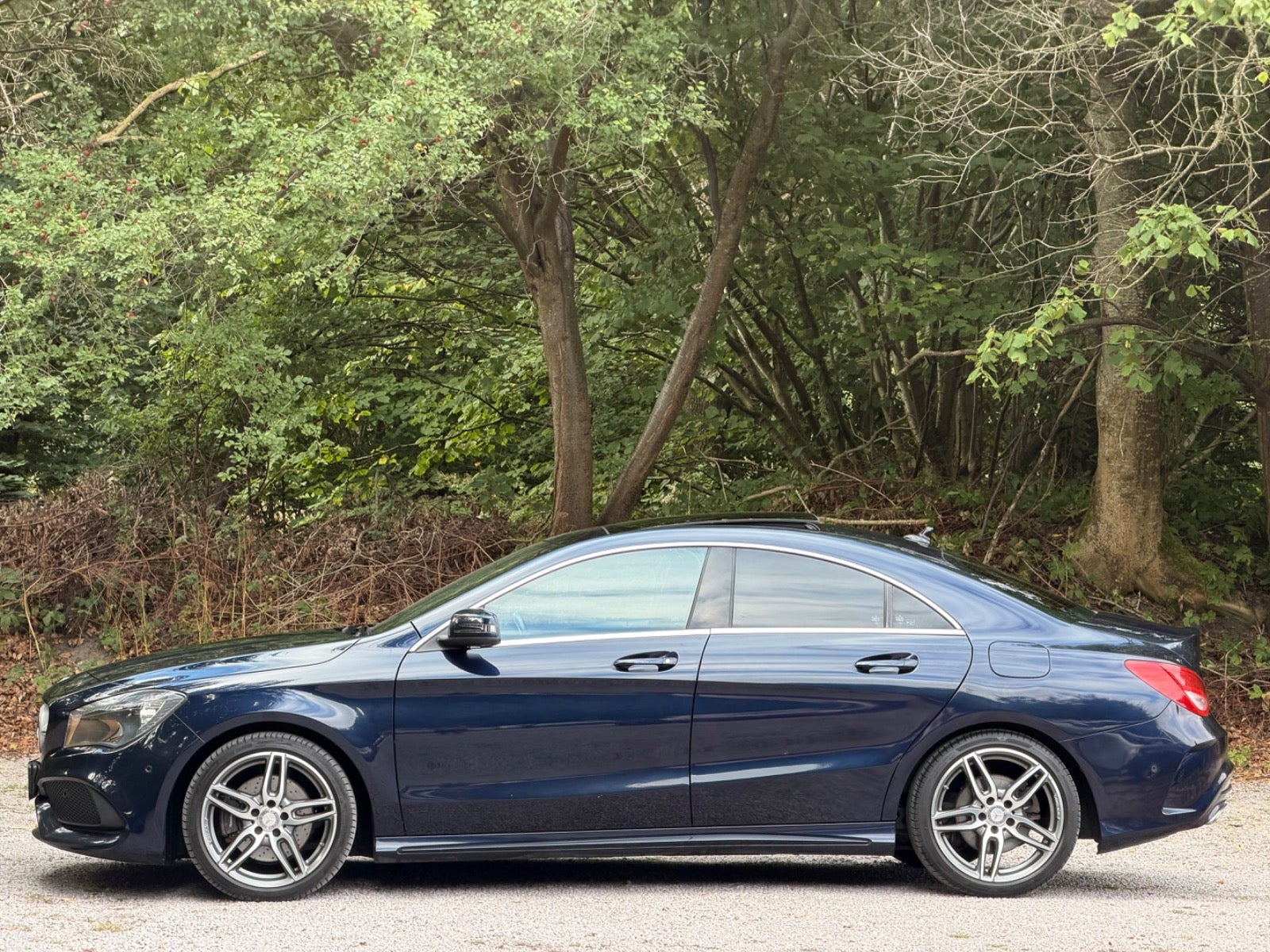 Blå Mercedes CLA220 d fra 2017