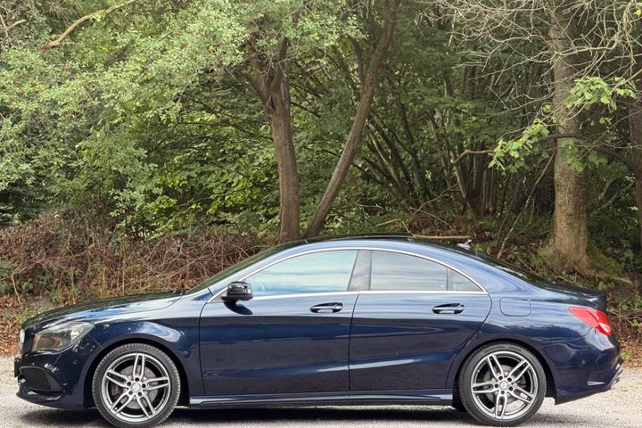 Blå Mercedes CLA220 d fra 2017
