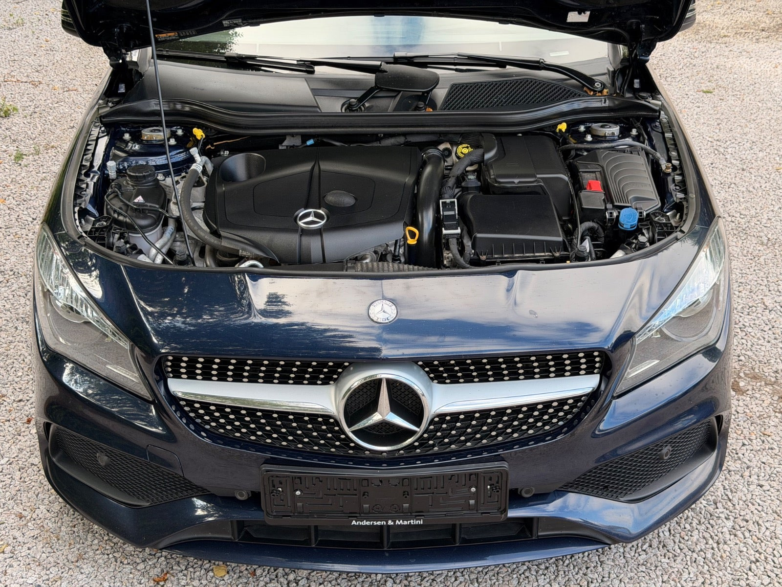 Blå Mercedes CLA220 d fra 2017