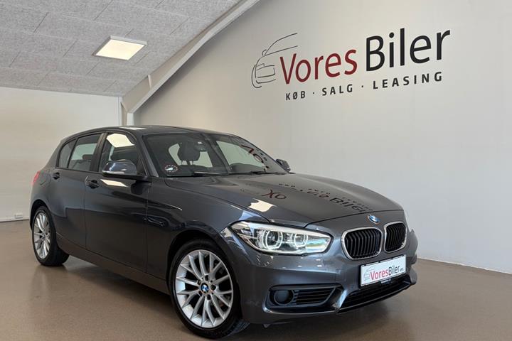 Grå BMW 118i fra 2018