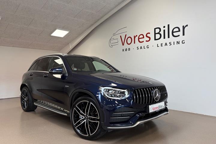 Blå Mercedes GLC43 fra 2020
