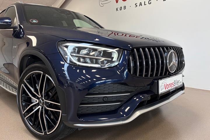 Blå Mercedes GLC43 fra 2020