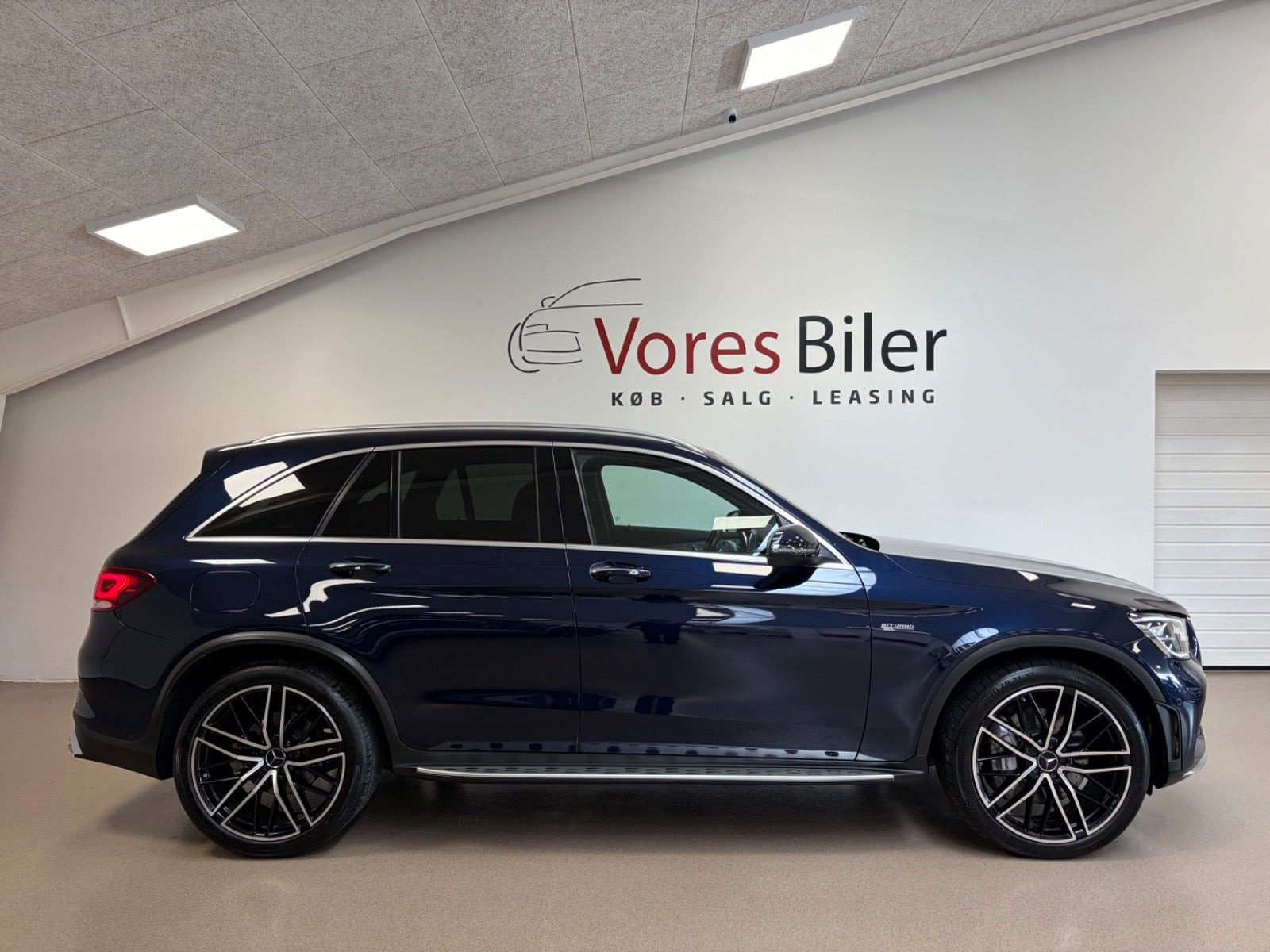 Blå Mercedes GLC43 fra 2020