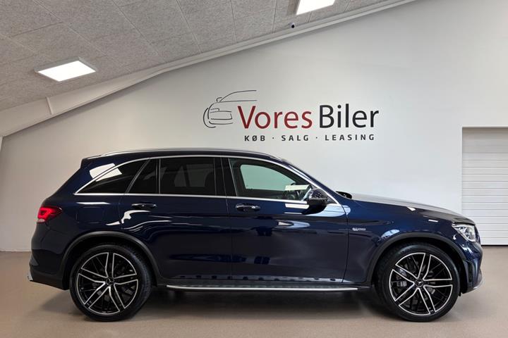 Blå Mercedes GLC43 fra 2020