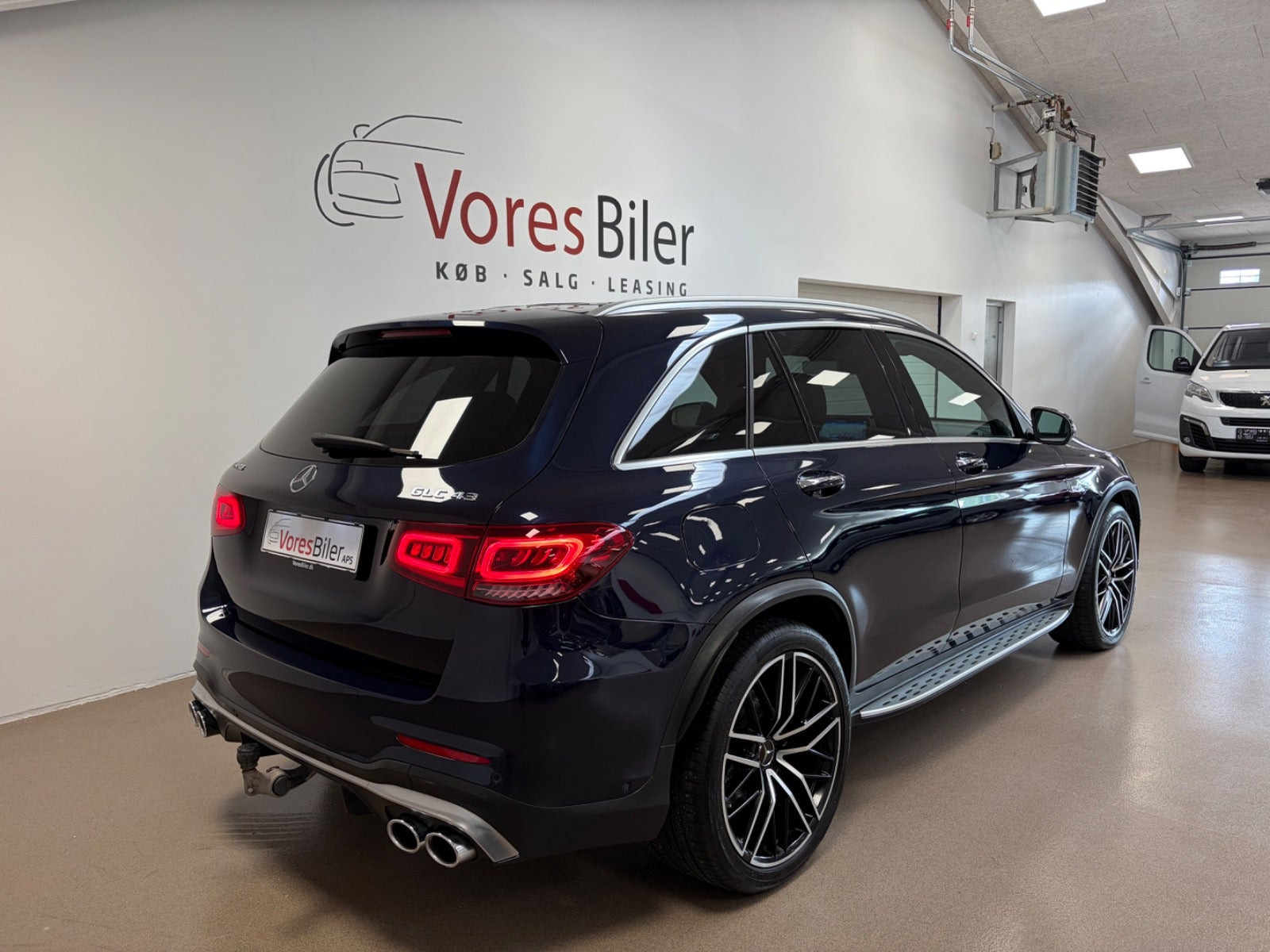 Blå Mercedes GLC43 fra 2020