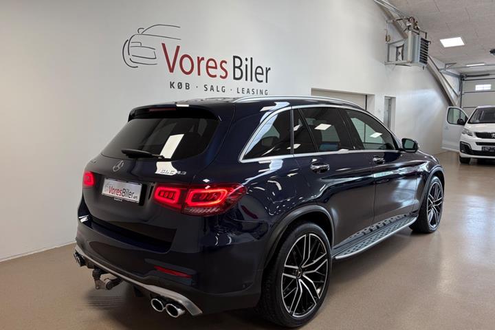 Blå Mercedes GLC43 fra 2020