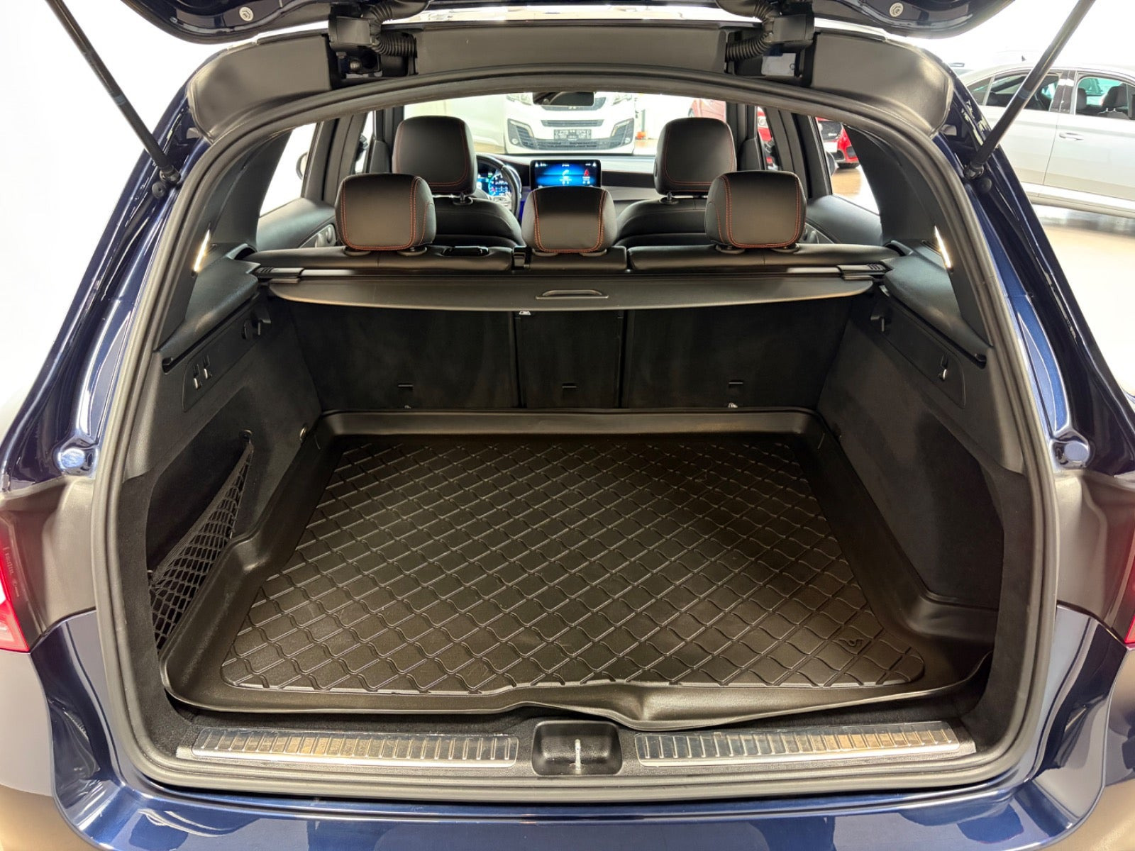 Blå Mercedes GLC43 fra 2020