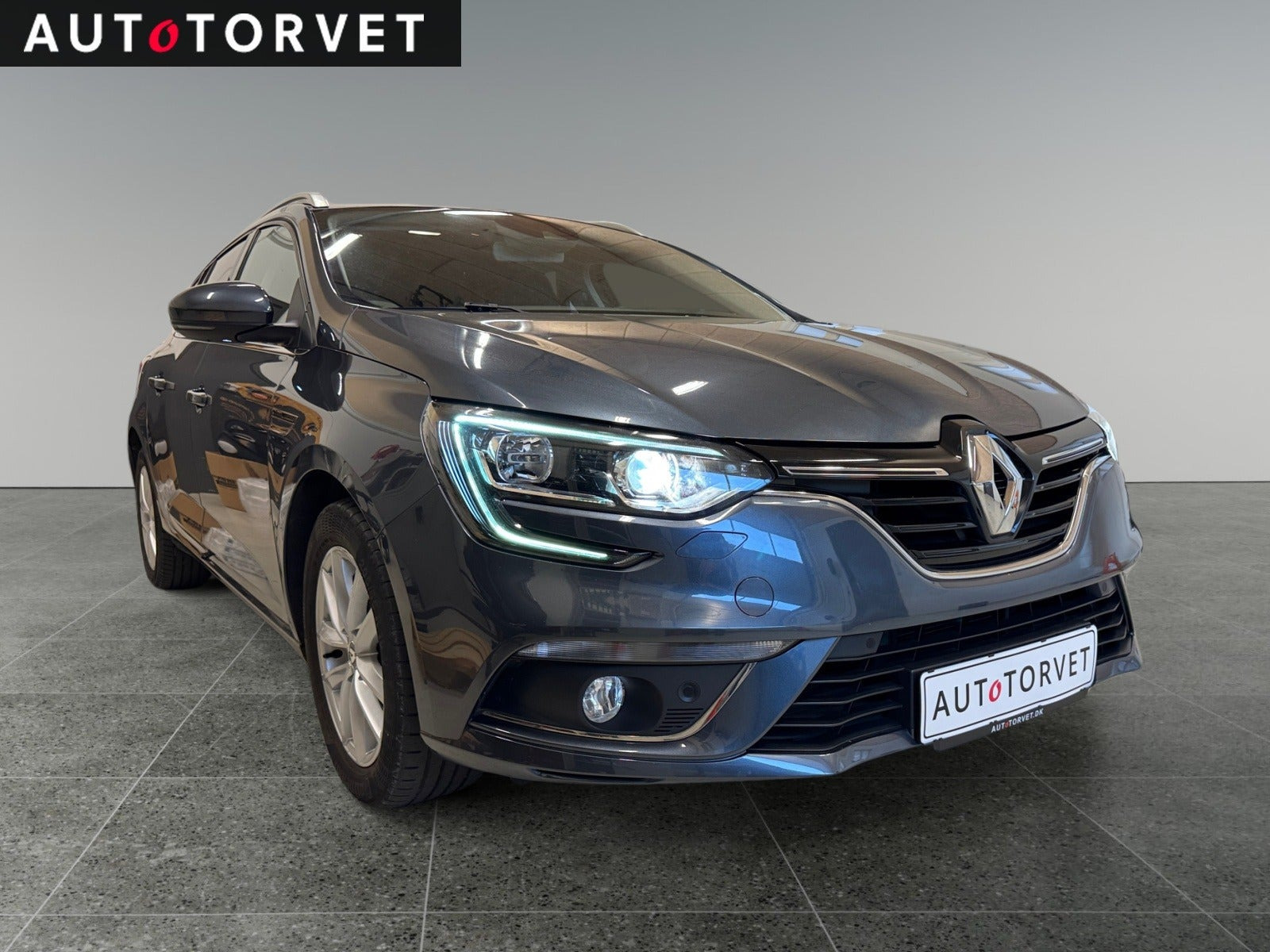 Grå Renault Megane IV fra 2018