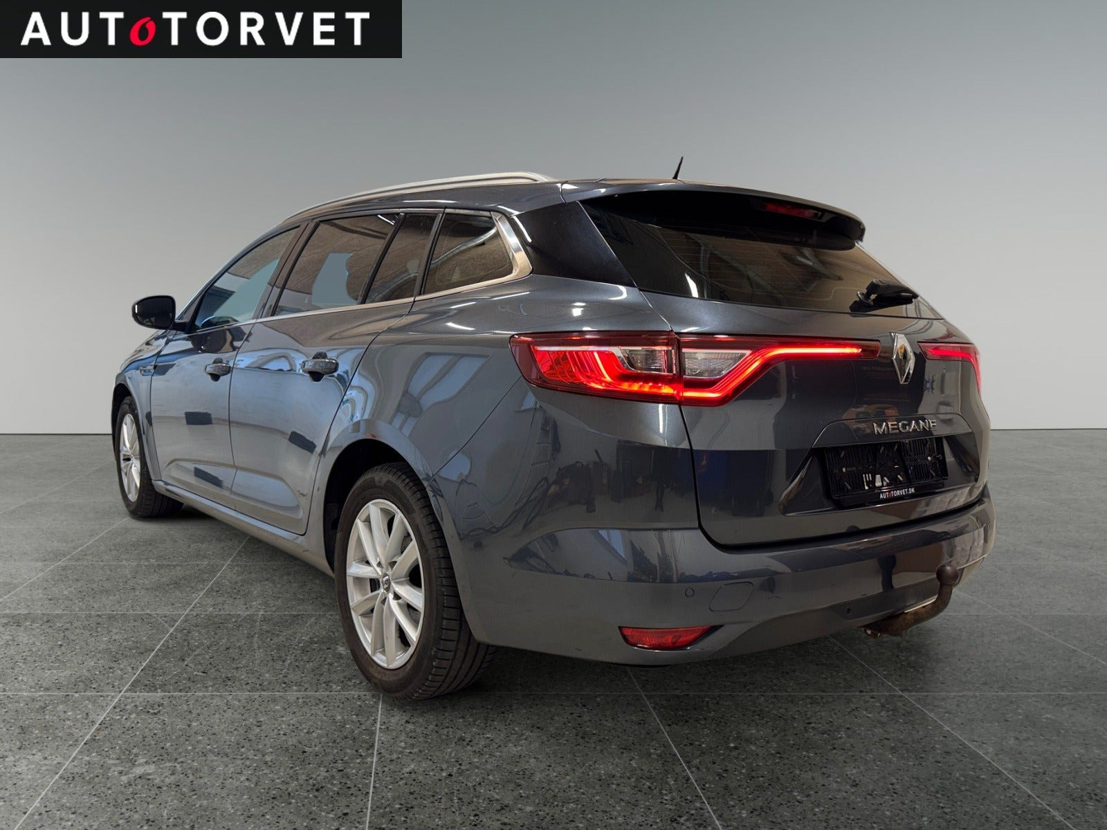 Grå Renault Megane IV fra 2018