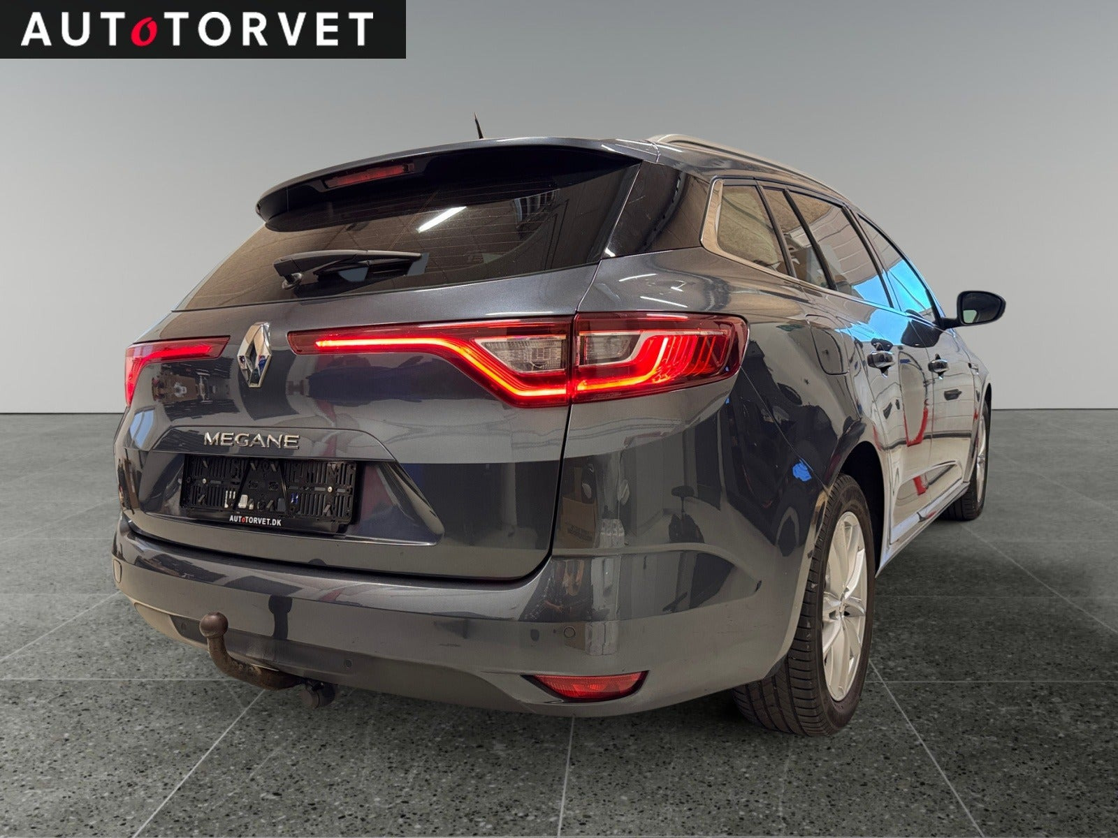Grå Renault Megane IV fra 2018