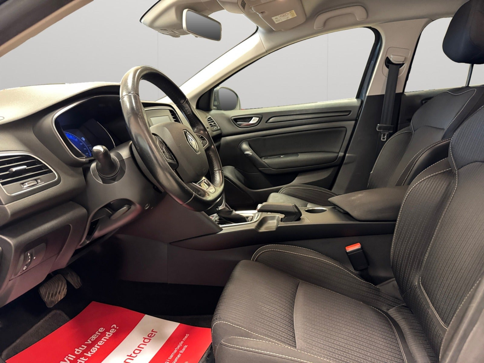 Grå Renault Megane IV fra 2018