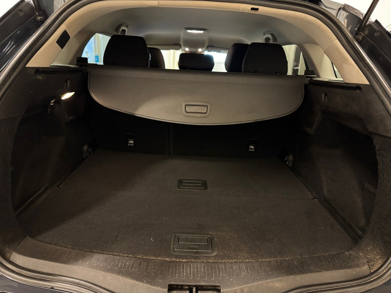 Grå Renault Megane IV fra 2018