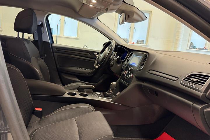 Grå Renault Megane IV fra 2018