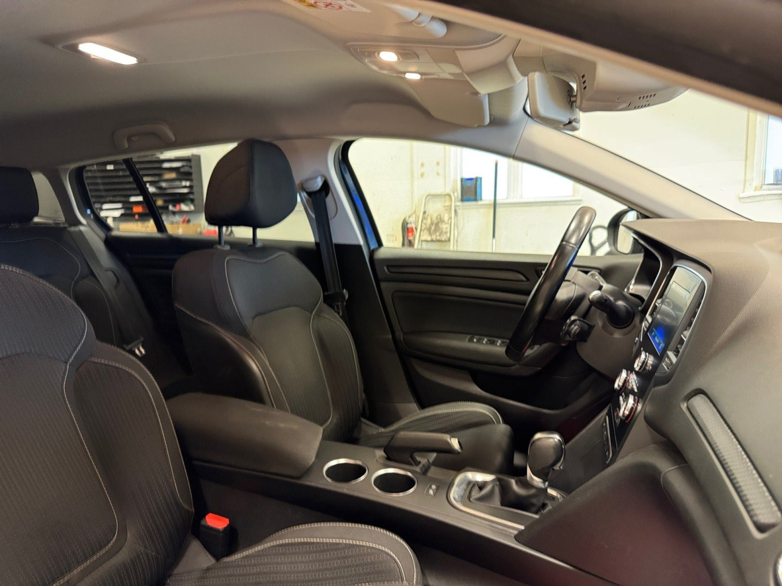 Grå Renault Megane IV fra 2018