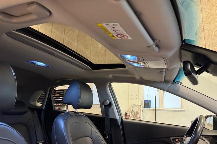 Grå Hyundai Kona fra 2020