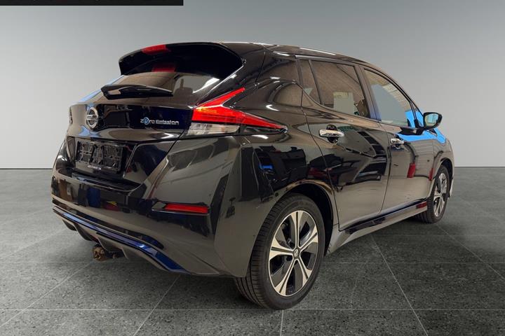 Sort Nissan Leaf fra 2021