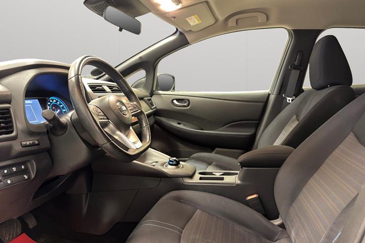 Sort Nissan Leaf fra 2021