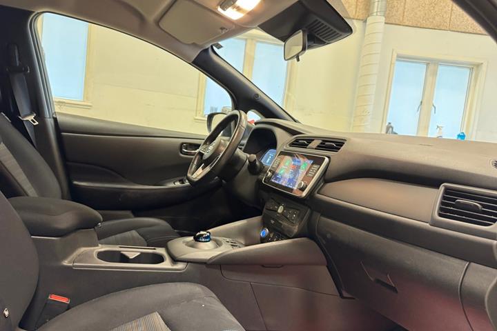 Sort Nissan Leaf fra 2021