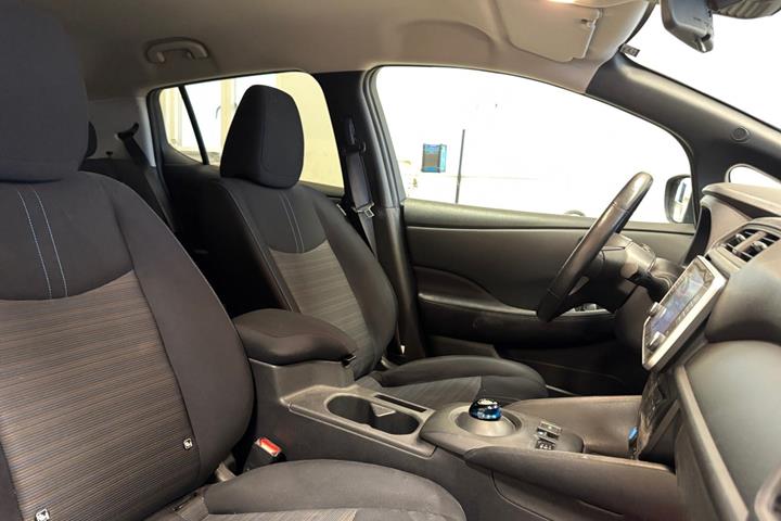 Sort Nissan Leaf fra 2021