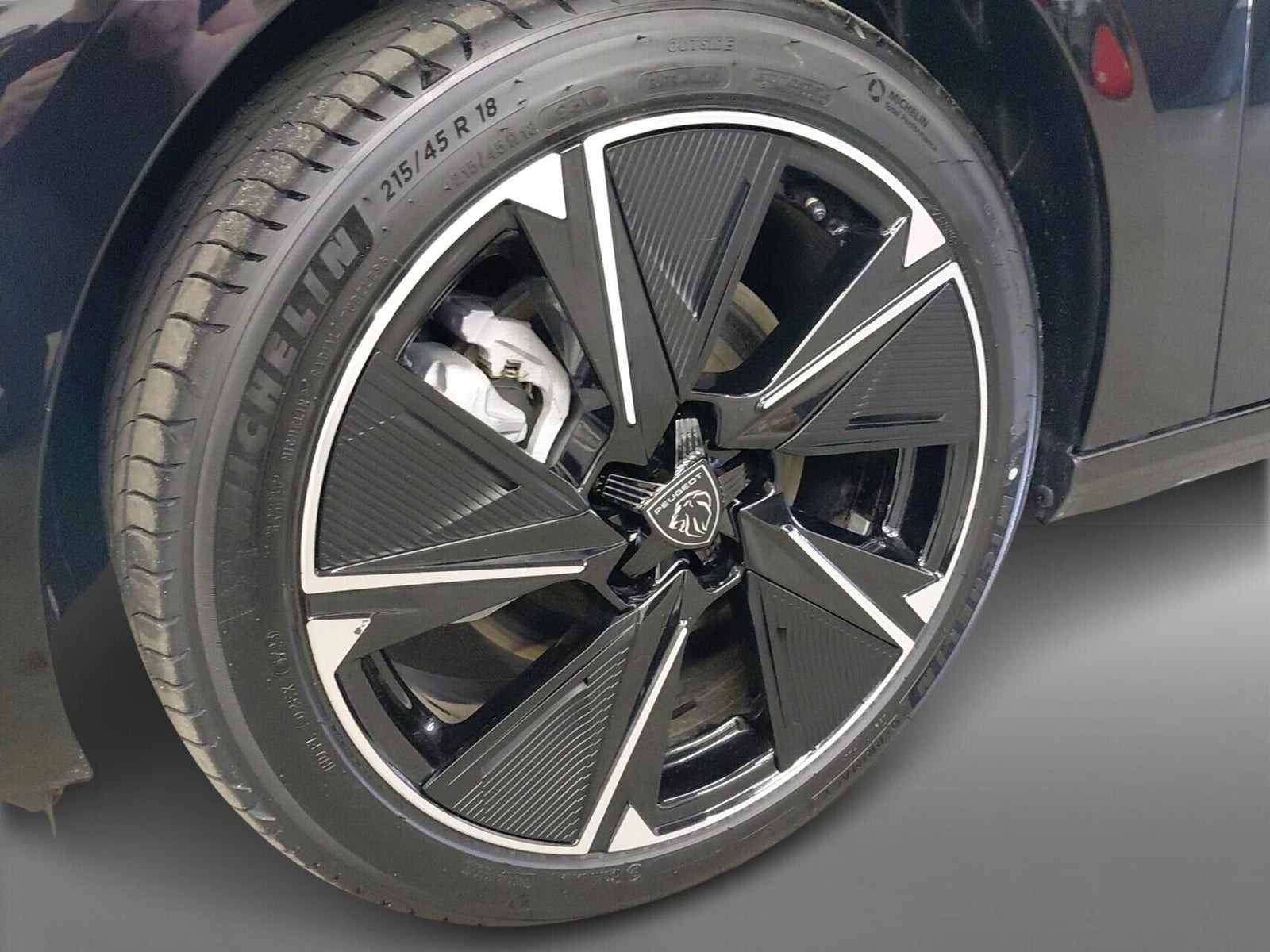 Sort Peugeot E-308 fra 2024